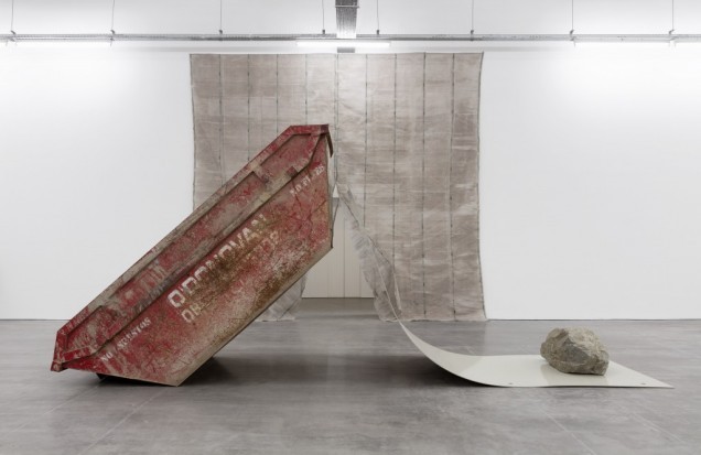 Gabriel Kuri et Open Skies au WIELS, Bruxelles