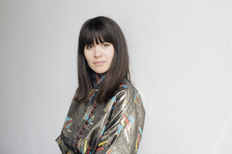 Rebecca Lamarche-Vadel : « remplir la distance sociale par des œuvres et renouveler en permanence notre rapport au monde ! »