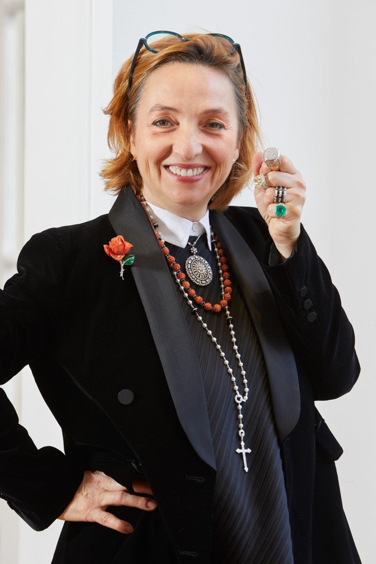 Julie Valade, directrice associée Artcurial-Joaillerie : «« Non seulement un artisanat d’art, ces bijoux sont aussi un rappel tangible de l’engagement de femmes qui ont changé l’histoire en prenant la cause de leurs droits »»🎧