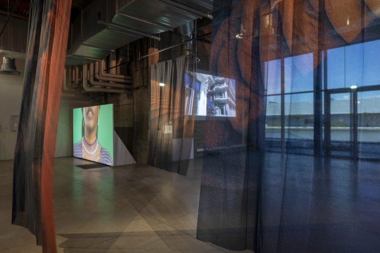 Interview Anna Labouze & Keimis Henni, commissaires « Hôtel Sahara », les Magasins Généraux 🎧