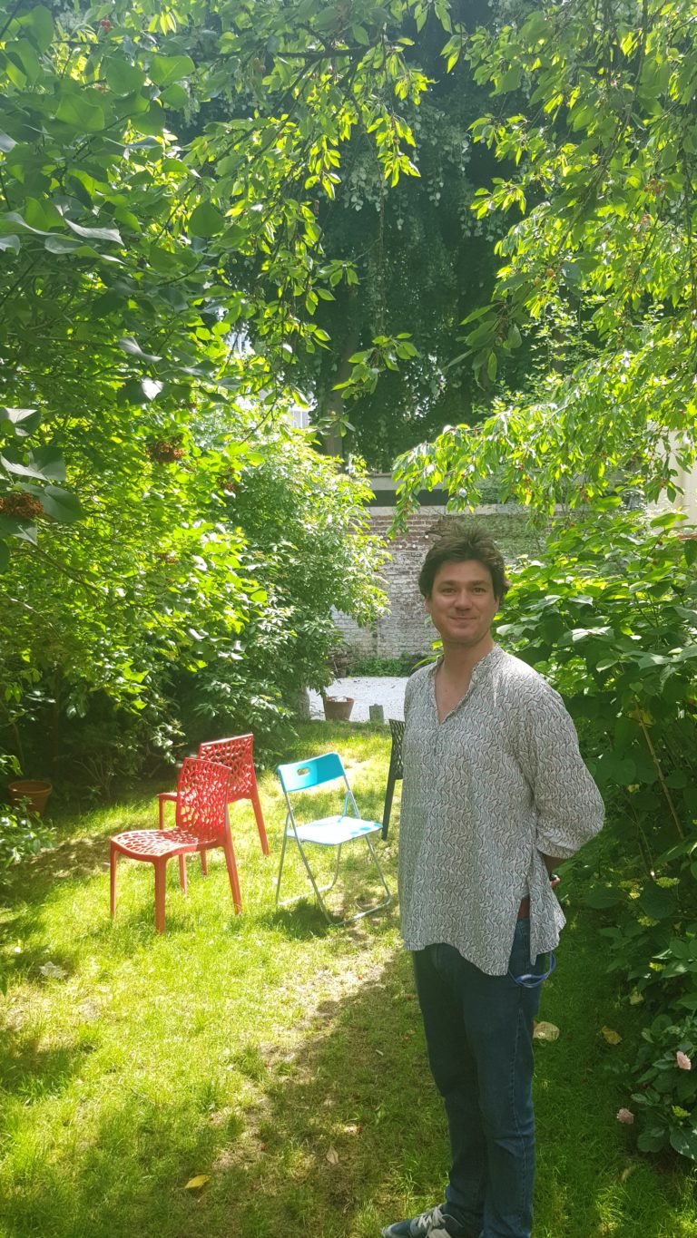 Un été arty à Bruxelles #2 : Félix Frachon, révélateur d&rsquo;histoires ! 🎧