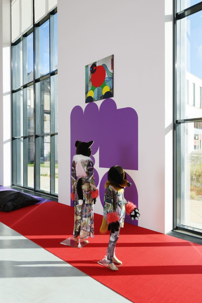 Interview Elodie Stroecken, commissaire : Ad Minoliti au CCC OD, une exposition non binaire, inclusive et chaleureuse