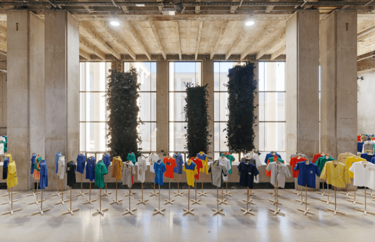 Palais de Tokyo, Six continents ou +, entre décentrement et émancipation