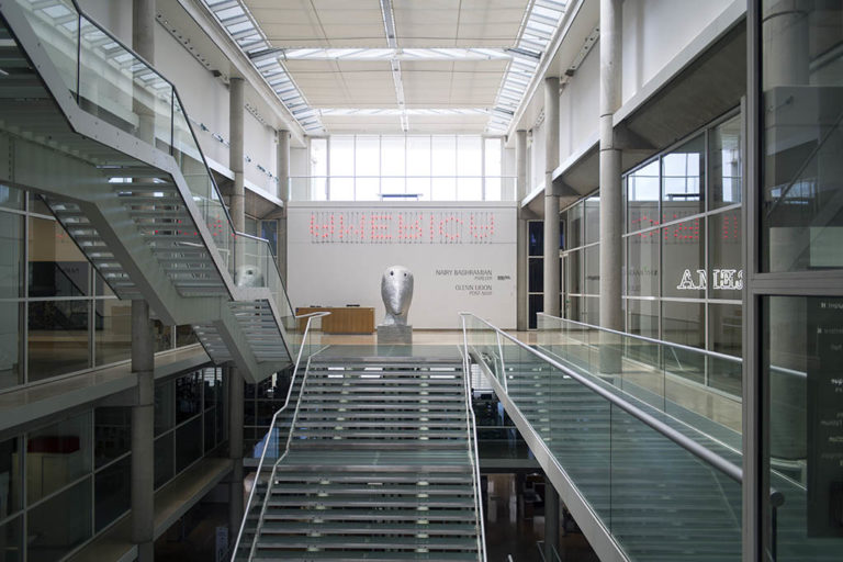 Glenn Ligon et Nairy Baghramian au Carré d&rsquo;art et Grand Arles Express