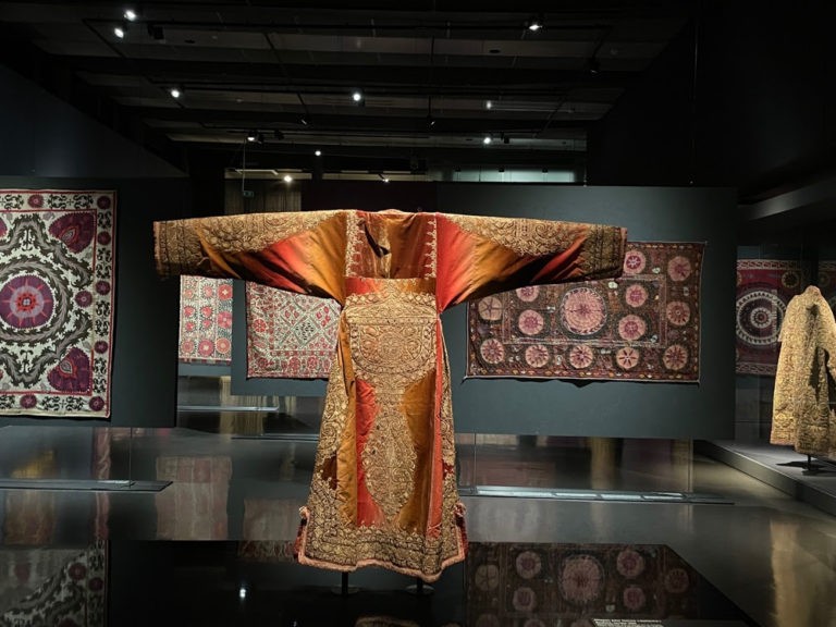 Elodie Bouffard, sur les Routes de la soie, de Samarcande à l’Institut du monde arabe !