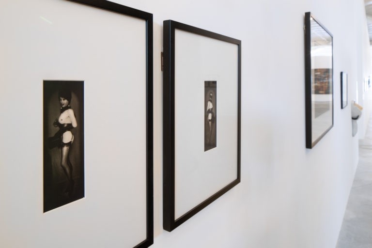 Interview Claire Jacquet, Les 40 ans du Frac MÉCA : Pierre Molinier, commande photographique, « la Fabrique de l’art » et parcours d&rsquo;oeuvres le long des Pyrénées