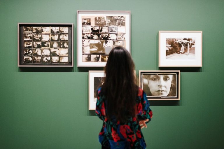 Interview Nathalie Herschdorfer, Photo Elysée : Deborah Turbeville, Richard Mosse…