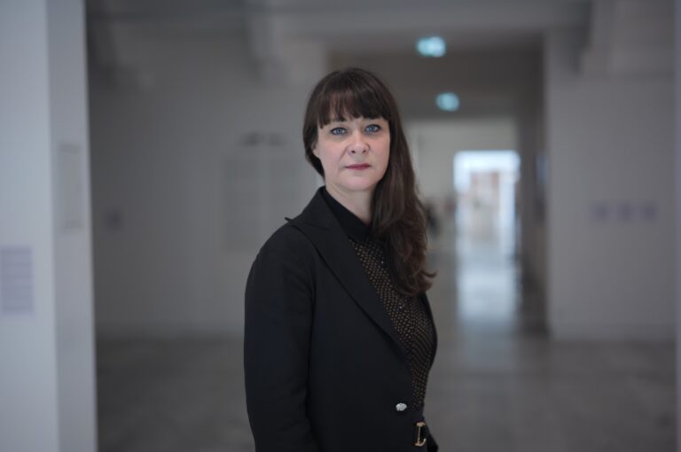 Stéphanie Airaud, [mac] Marseille : « Les artistes femmes questionnent avec humour et âpreté les valeurs du sport en soulignant le commerce des corps, les impensés coloniaux, les stéréotypes de tout ordre (..) »