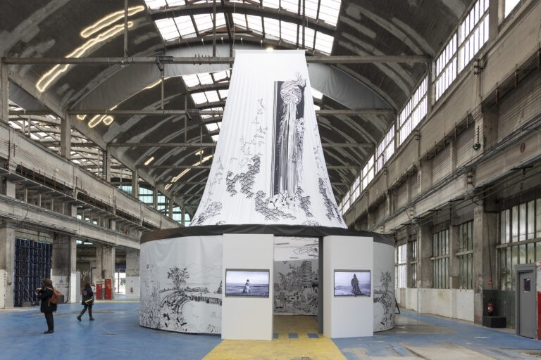 Biennale de Lyon 1/2 : dans la friche des Grandes Locos (SNCF) 