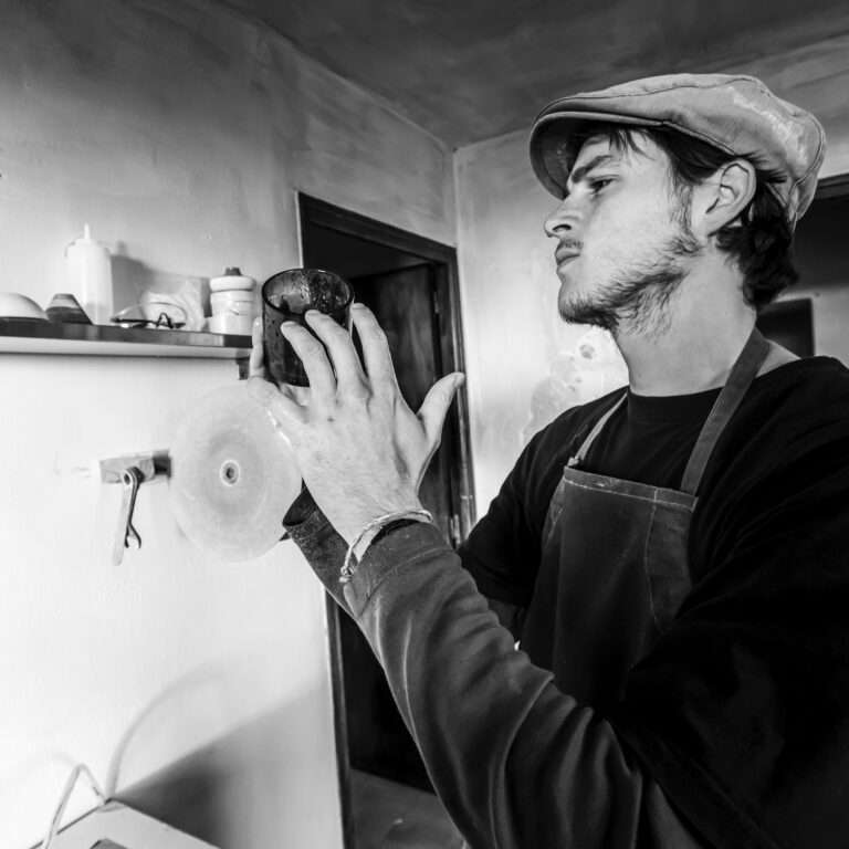 Rencontre avec Jean Priol , @jardin_verre, Ateliers Lautard : « Capturer l’essence de Marseille dans une bouteille emblématique » 