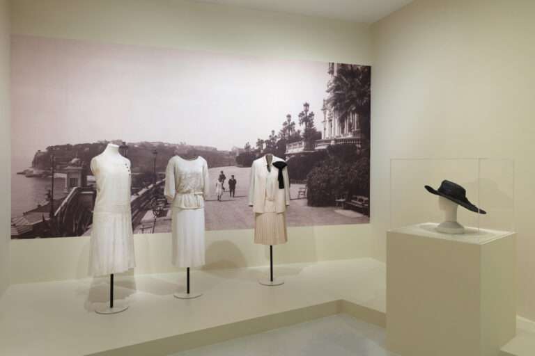 Et Coco Chanel invente le style Riviera, ses « années folles » au Nouveau Musée National de Monaco 