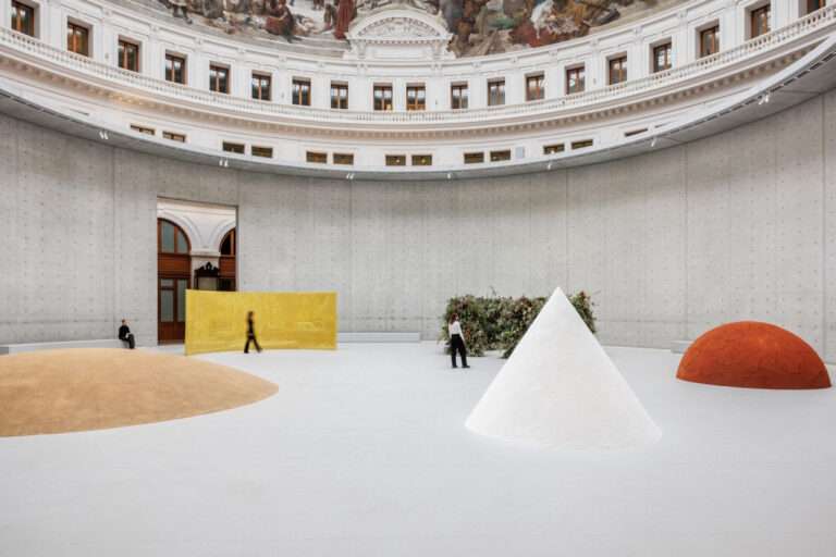 MINIMAL art, maximum effects !  – Pinault Collection, Bourse de Commerce